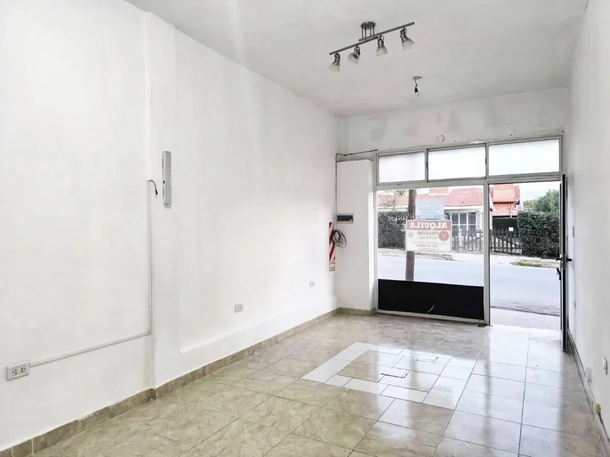Foto 1 de LOCAL COMERCIAL 1 baño en ALQUILER en MERLO