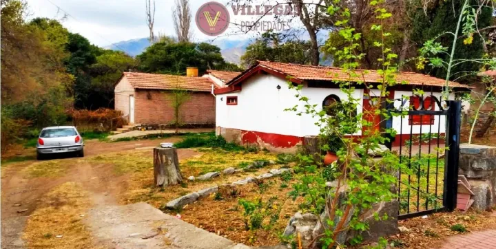 Dos Casas de 2 y 3 Ambientes Sobre Av. Principal en Merlo SL